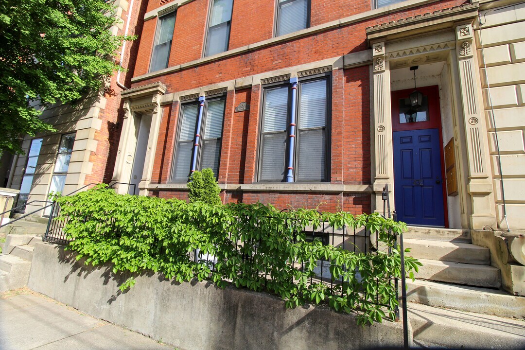 432 Hopkins St in Cincinnati, OH - Building Photo