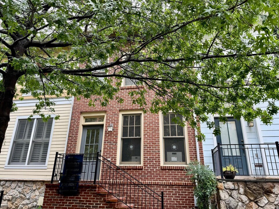 1111 N Fillmore St in Arlington, VA - Building Photo