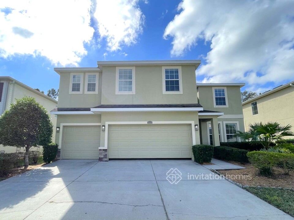 24166 San Giovanni Dr in Land O Lakes, FL - Foto de edificio