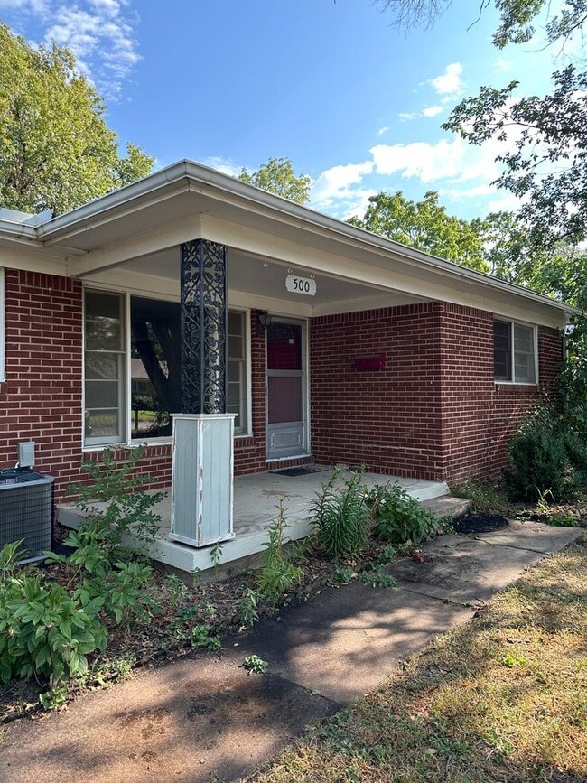 500 Alexander Dr in Haysville, KS - Building Photo - Building Photo