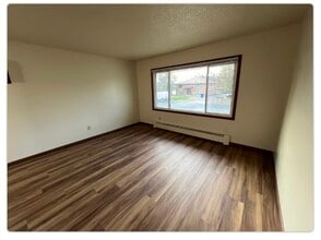 120 Mississippi Place NE, Unit 4 in Fridley, MN - Foto de edificio - Building Photo