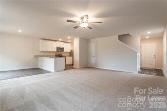 8023 Derby Wood Ln in Charlotte, NC - Foto de edificio - Building Photo