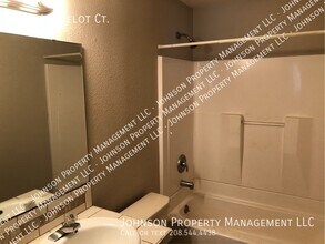 9641 Lancelot Ct in Boise, ID - Foto de edificio - Building Photo