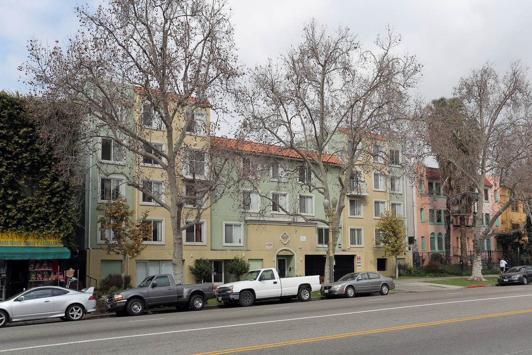 Sycamore Village in Los Angeles, CA - Foto de edificio