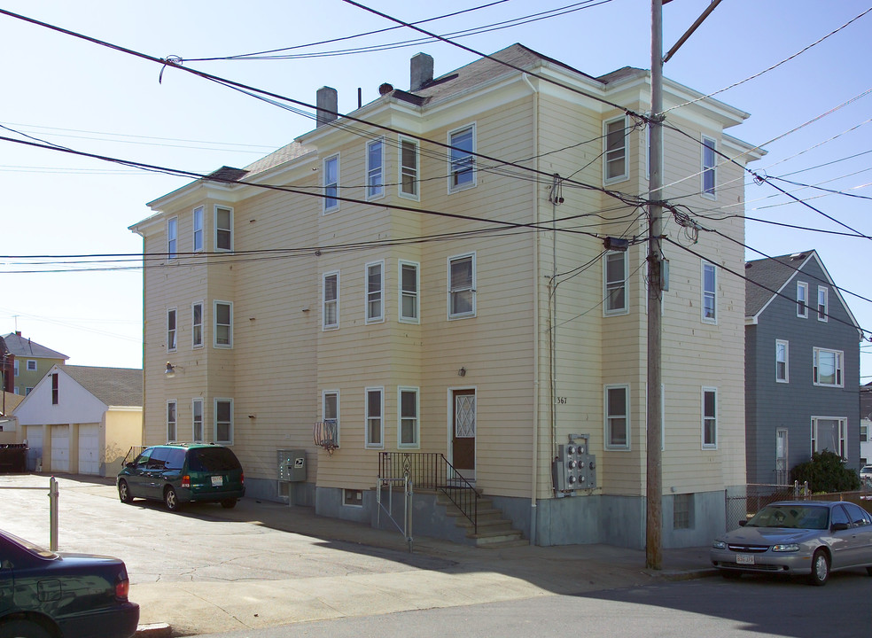 367 Ferry St in Fall River, MA - Building Photo