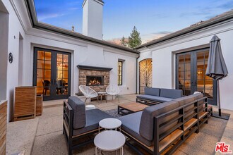 25400 Prado De Las Peras in Calabasas, CA - Building Photo - Building Photo