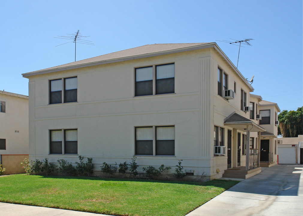 725 N Edinburgh Ave in Los Angeles, CA - Foto de edificio