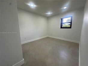 6720 SW 50th Terrace in Miami, FL - Foto de edificio - Building Photo