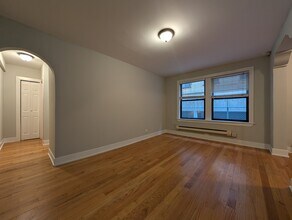 429 W Roscoe St, Unit 105-425 in Chicago, IL - Building Photo - Building Photo