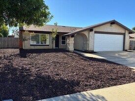 2531 Fieldcrest Pl in Escondido, CA - Building Photo
