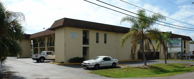 Southland Apartments in Tampa, FL - Building Photo - Building Photo