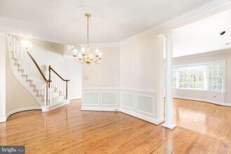 8165 Madrillon Ct in Vienna, VA - Building Photo - Building Photo