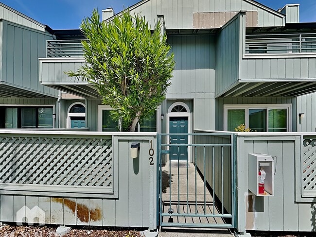 property at 102 Glenbridge Ct