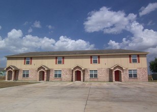 2526 Chuparosa Ct, Unit #B in Harlingen, TX - Foto de edificio - Building Photo
