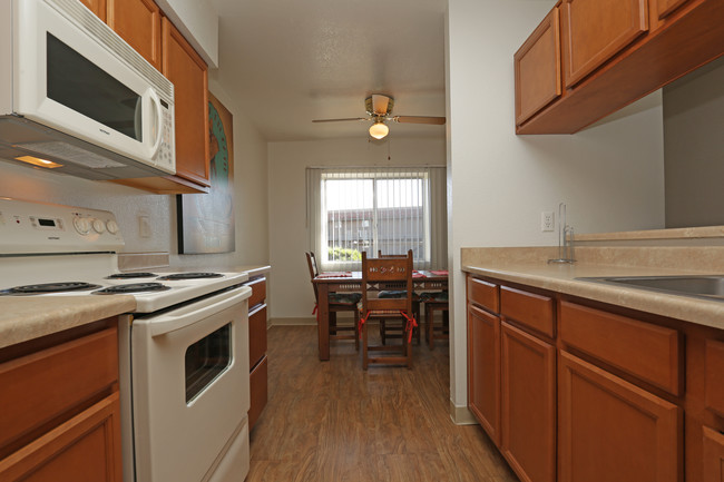 Altamira Apartments in Tucson, AZ - Foto de edificio - Interior Photo