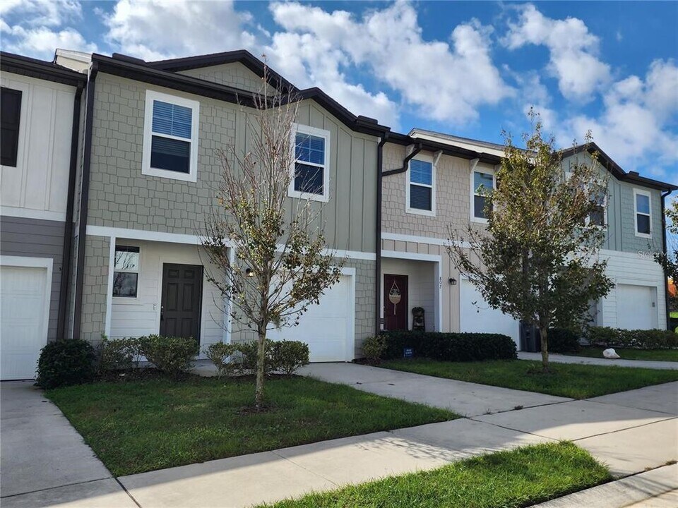 811 Grandin St in Davenport, FL - Building Photo