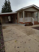 47719 Fairy Glen Dr in Oakridge, OR - Building Photo - Building Photo