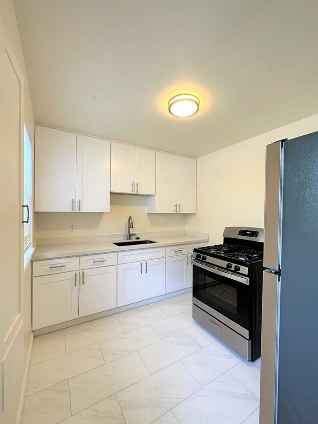 1416 El Camino Real in Burlingame, CA - Building Photo - Building Photo