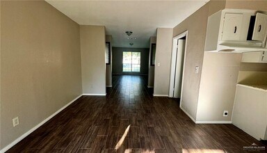 10 Tulipan Dr in Elsa, TX - Building Photo - Building Photo