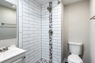 Flats at Warwick in Kansas City, MO - Foto de edificio - Interior Photo