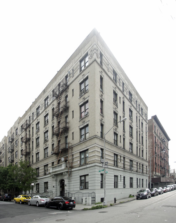41-47 Pinehurst Ave in New York, NY - Foto de edificio