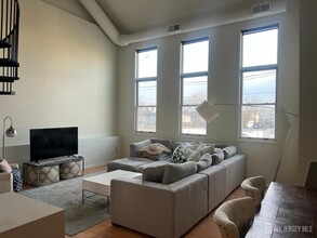 9/11 New St in Metuchen, NJ - Foto de edificio - Building Photo