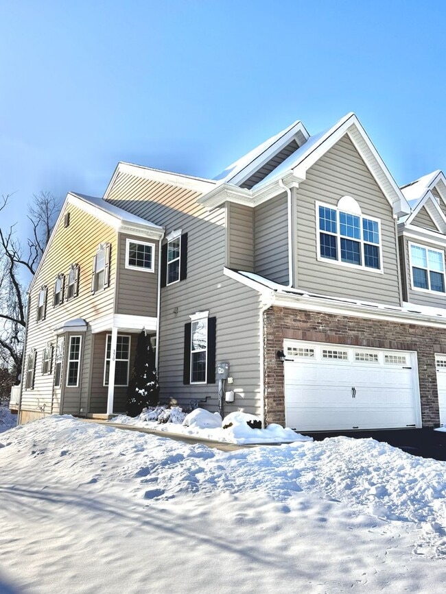 370 Redclover Ln in Allentown, PA - Building Photo - Building Photo