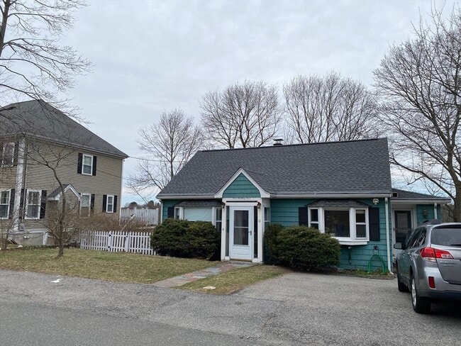 property at 11 Woodbury St