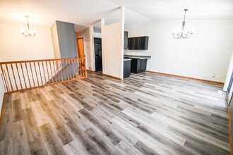 2505 Amber Valley Ct S in Fargo, ND - Foto de edificio - Building Photo