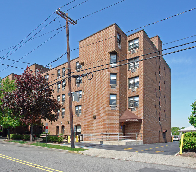 Carucci Apartments in Lyndhurst, NJ - Building Photo - Building Photo