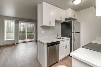 Drexel ll Apartments in Kent, WA - Building Photo - Interior Photo
