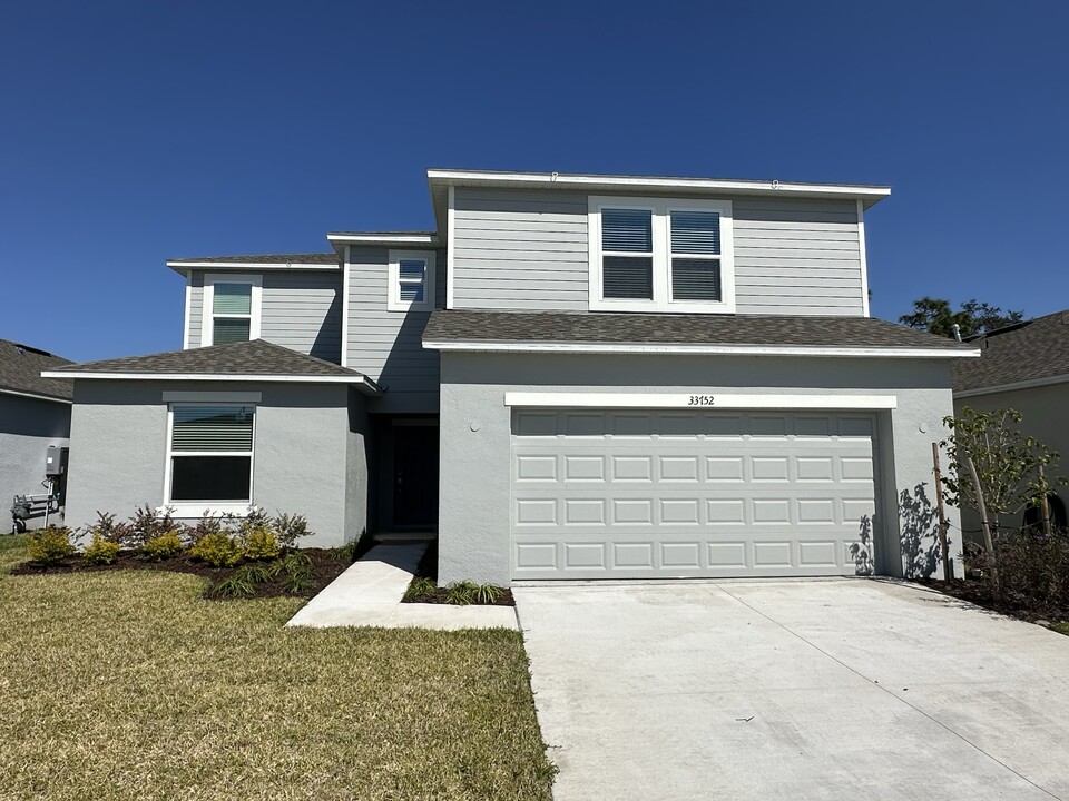 33752 Sky Blossom Cir in Leesburg, FL - Building Photo