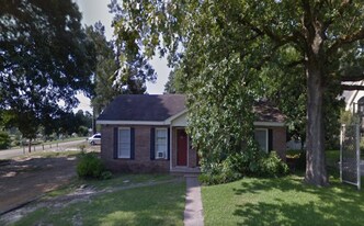 701-703 Cooktown Rd in Ruston, LA - Building Photo