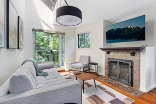 1126 W 11th Ave in Vancouver, BC - Building Photo