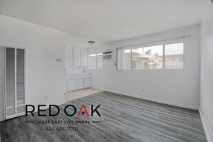 333 N Brand Blvd, Unit 7 in San Fernando, CA - Building Photo