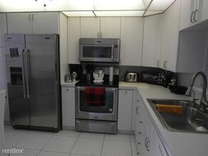 2801 Victoria Way in Coconut Creek, FL - Building Photo - Building Photo