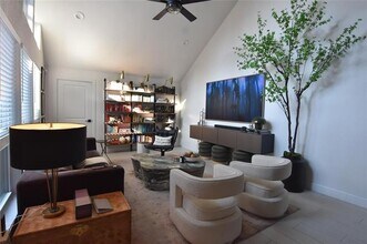 4976 Thunder Rd in Dallas, TX - Building Photo - Building Photo