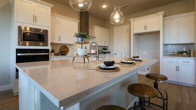 7242 W Ashcroft Ave in Fresno, CA - Building Photo - Building Photo