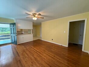 8 Cottonwood Ave in Crawfordville, FL - Building Photo - Building Photo