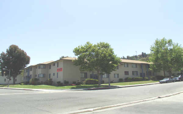 4150 Hillcrest Dr in Los Angeles, CA - Building Photo