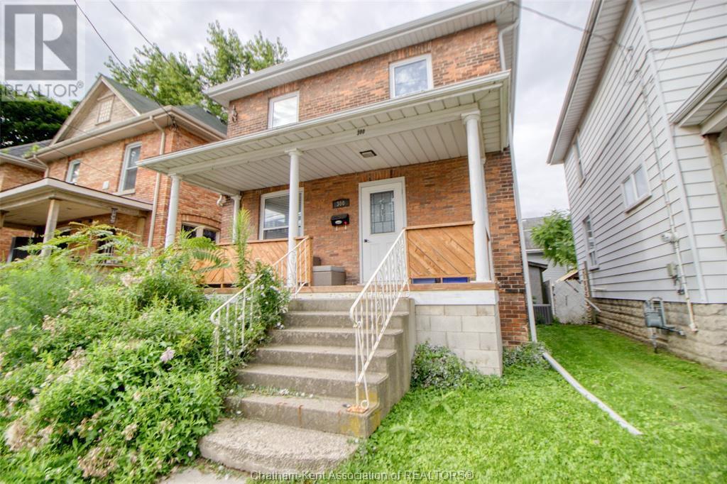 300 Queen St in Chatham, ON - Building Photo