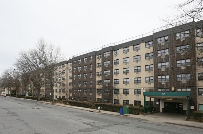 Jackson Terrace Apartments in Hempstead, NY - Foto de edificio - Building Photo