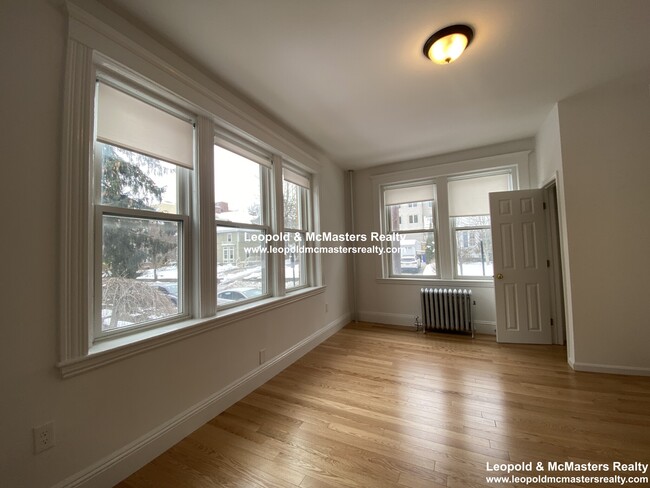 85 Winchester St, Unit 5 in Brookline, MA - Building Photo - Building Photo