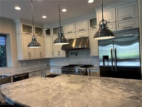 10305 Orkiney Dr in Las Vegas, NV - Building Photo - Building Photo