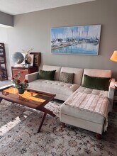 33 S Gulfstream Ave in Sarasota, FL - Building Photo - Building Photo