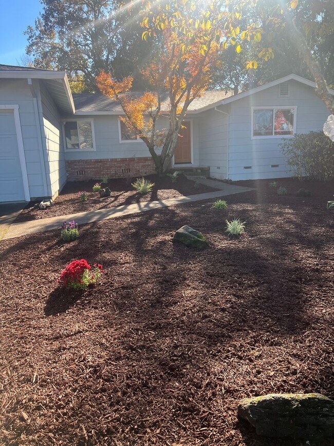 1422 Escalero Rd-Unit -1 in Santa Rosa, CA - Building Photo - Building Photo