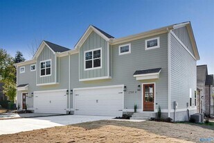 2700 Woodview Dr SE in Huntsville, AL - Building Photo