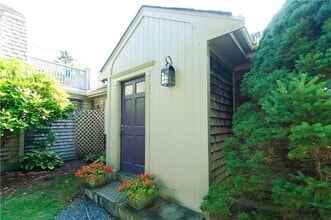 615 Buena Vista Ave in Middletown, RI - Building Photo - Building Photo