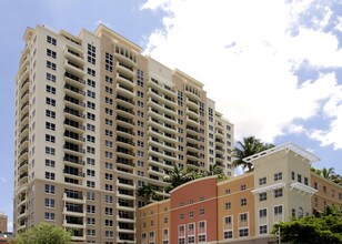 Gables Marquis in Miami, FL - Foto de edificio - Building Photo