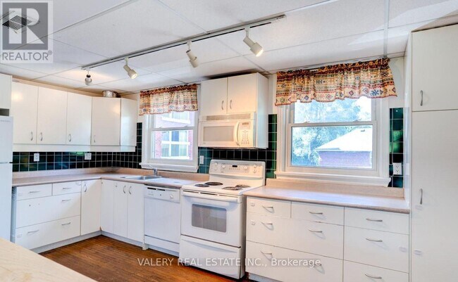 property at 47 Ranleigh Ave